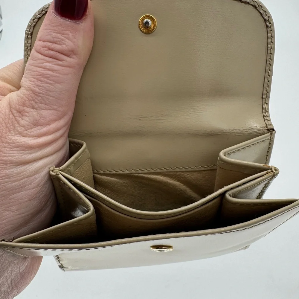 Gucci Vintage Beige Leather Wallet with Gold Horsebit Hardware - Picture 7 of 8